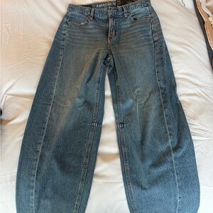 American Eagle Outfitters Mid-Rise Barrel Leg Jeans - Light Blue Denim NWT